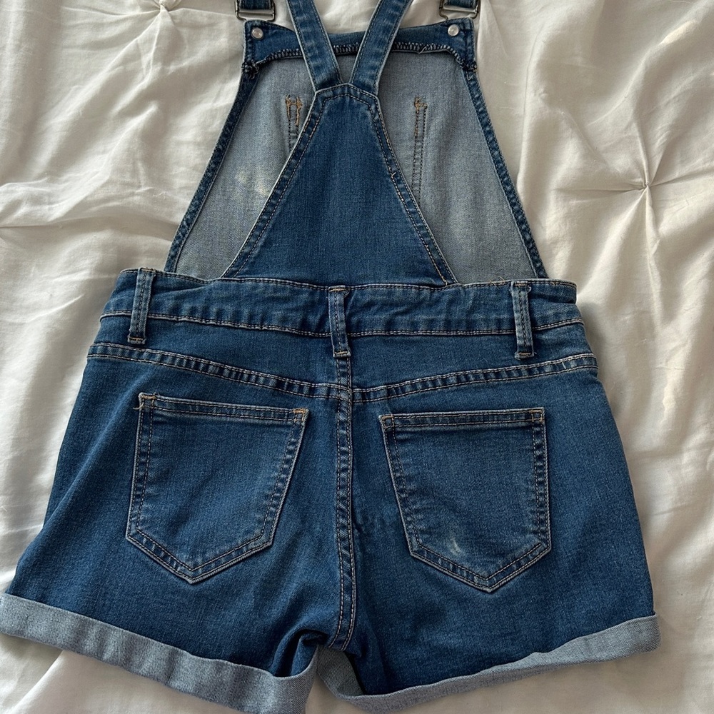 OVERALLS | SHORTS 💙 - Picture 2 of 3